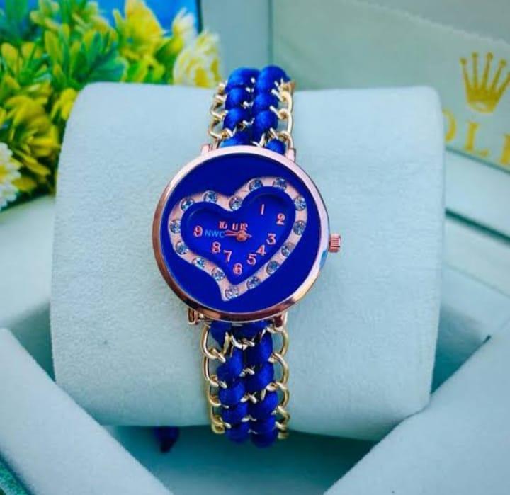 Stylish Woman's Quartz Heart Watch