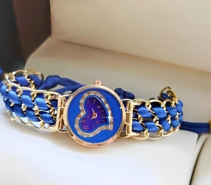 Stylish Woman's Quartz Heart Watch